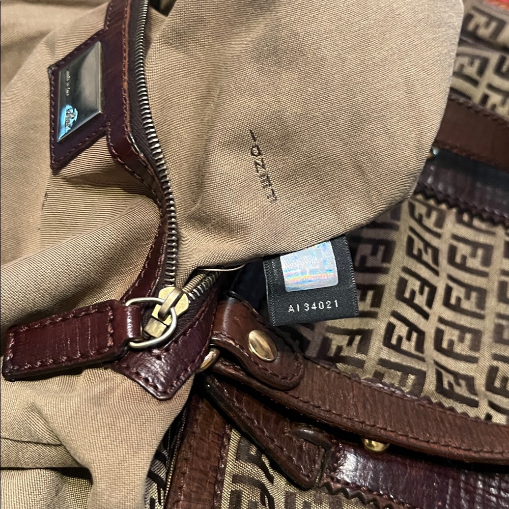 Beautiful Vintage Fendi Dark Brown Monogram Shoulder Bag💗 - Picture 9 of 17